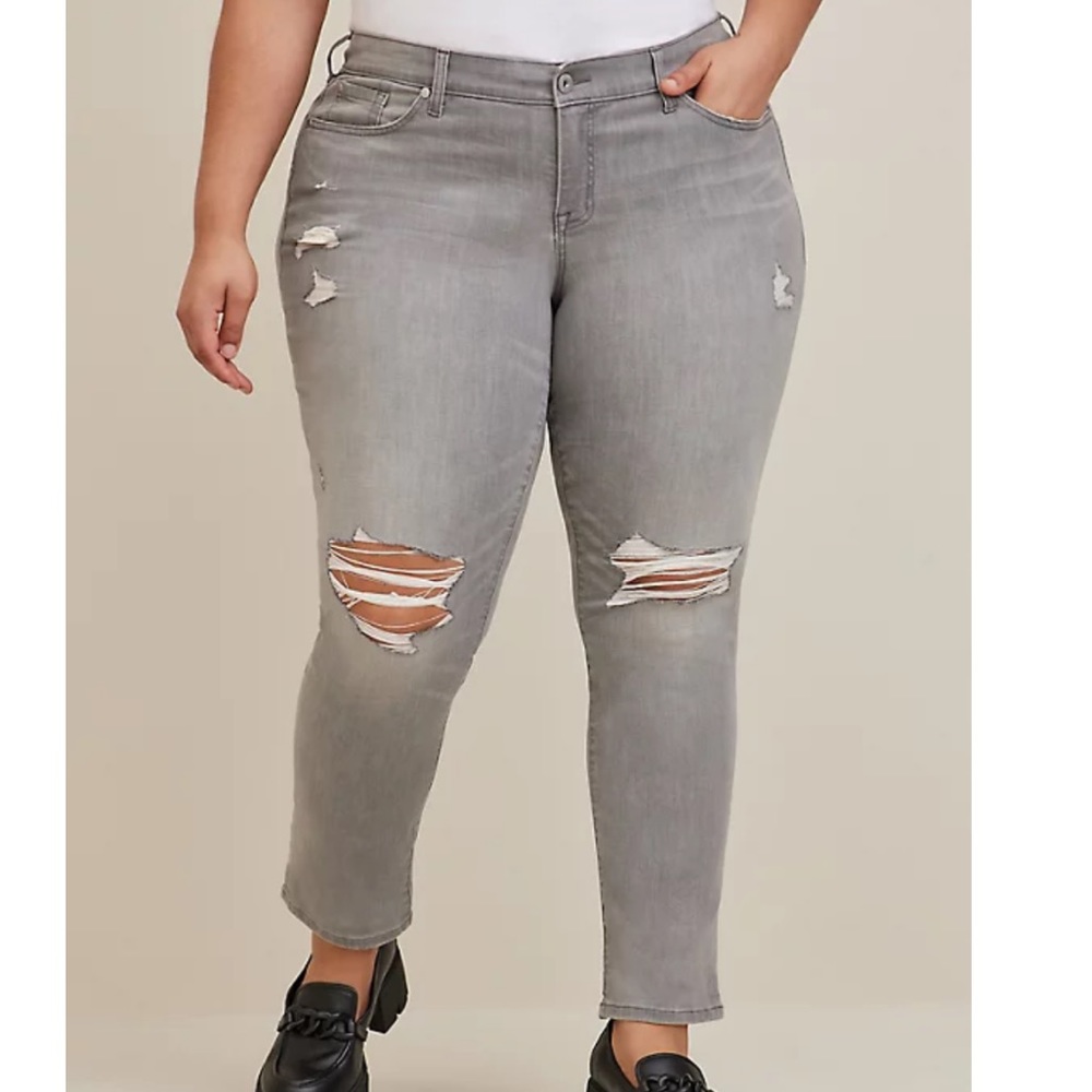 Torrid 28S Gray Boyfriend Distressed Straight Super-soft Mid-rise Jeans